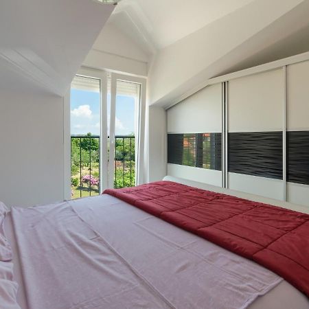 Apartments Goran By Rent Istria Umag Bagian luar foto