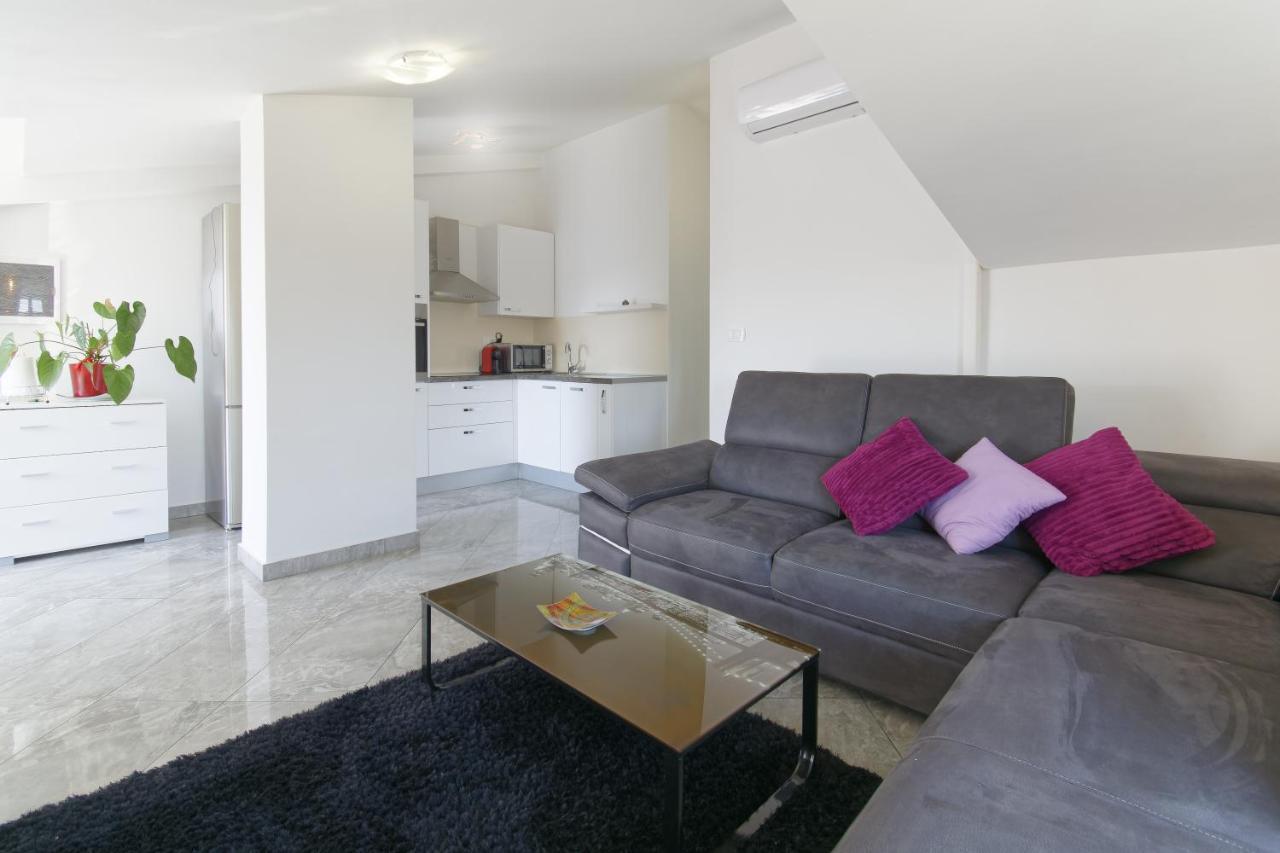 Apartments Goran By Rent Istria Umag Bagian luar foto