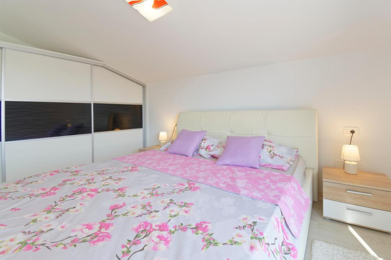 Apartments Goran By Rent Istria Umag Bagian luar foto