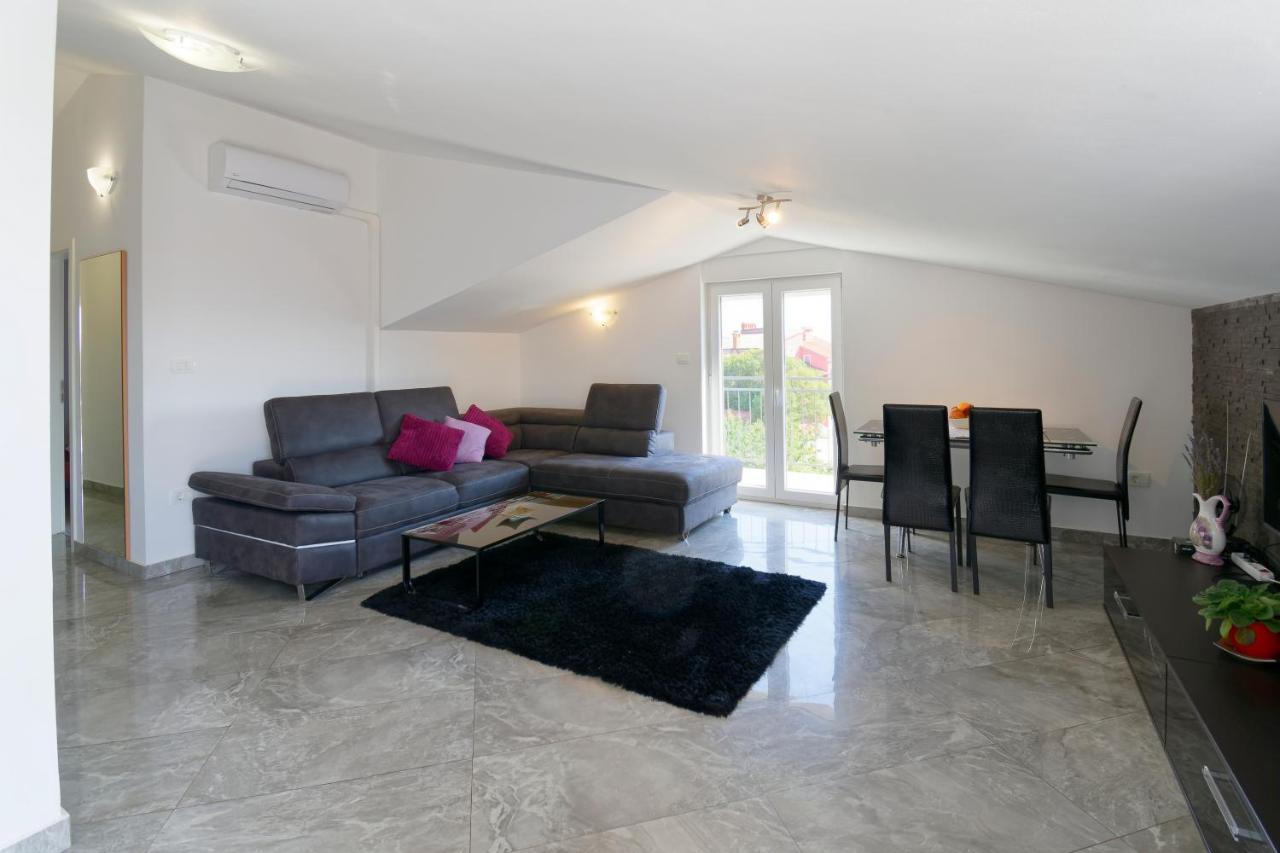 Apartments Goran By Rent Istria Umag Bagian luar foto