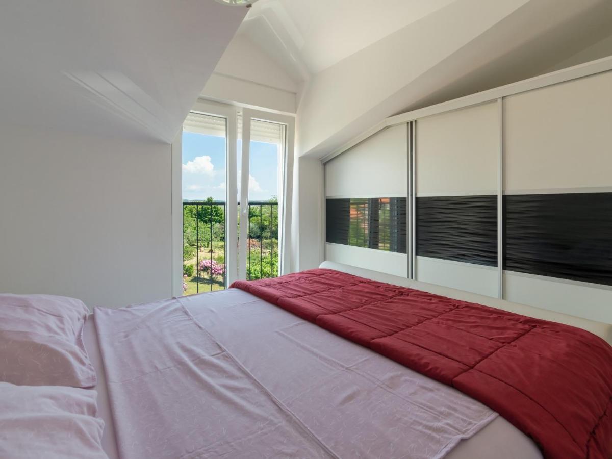 Apartments Goran By Rent Istria Umag Bagian luar foto